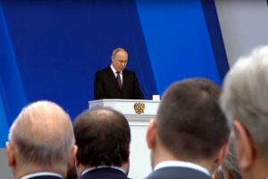 TV-Übertragung von Putins Rede im russischen Fernsehen (Archiv)