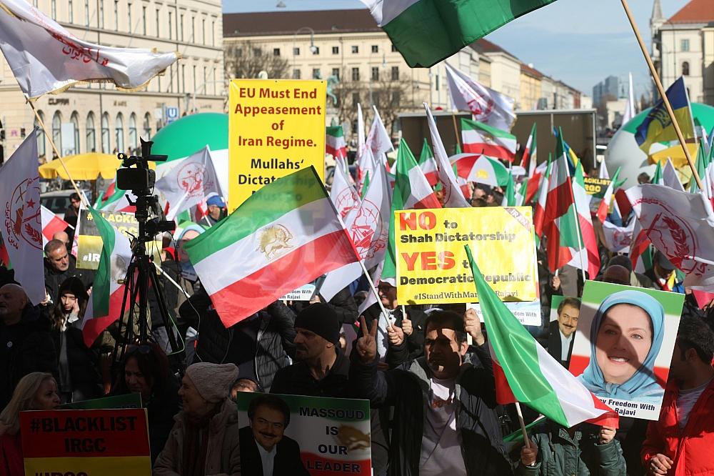 Protest gehen Iran vor Münchner Sicherheitskonferenz (Archiv)