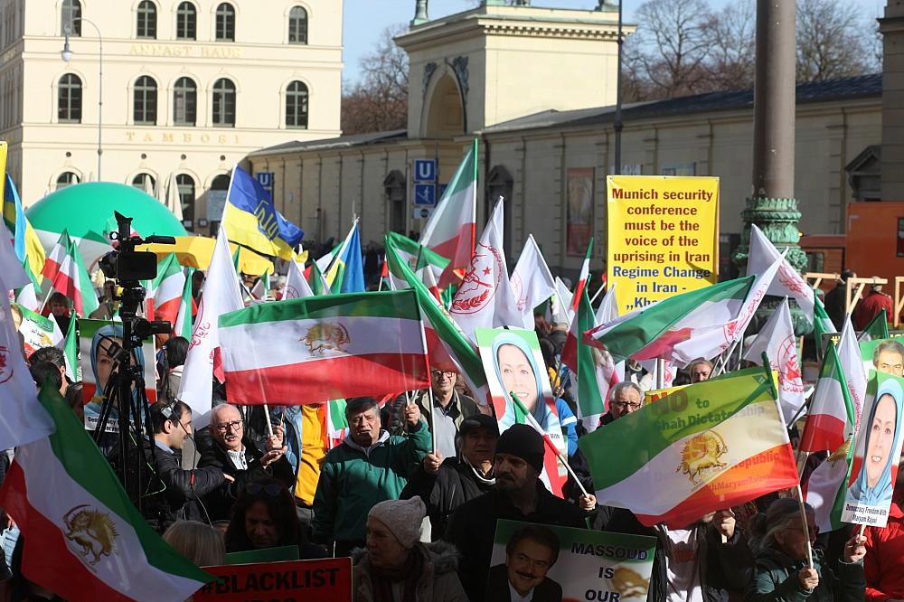 Protest gehen Iran vor Münchner Sicherheitskonferenz (Archiv)