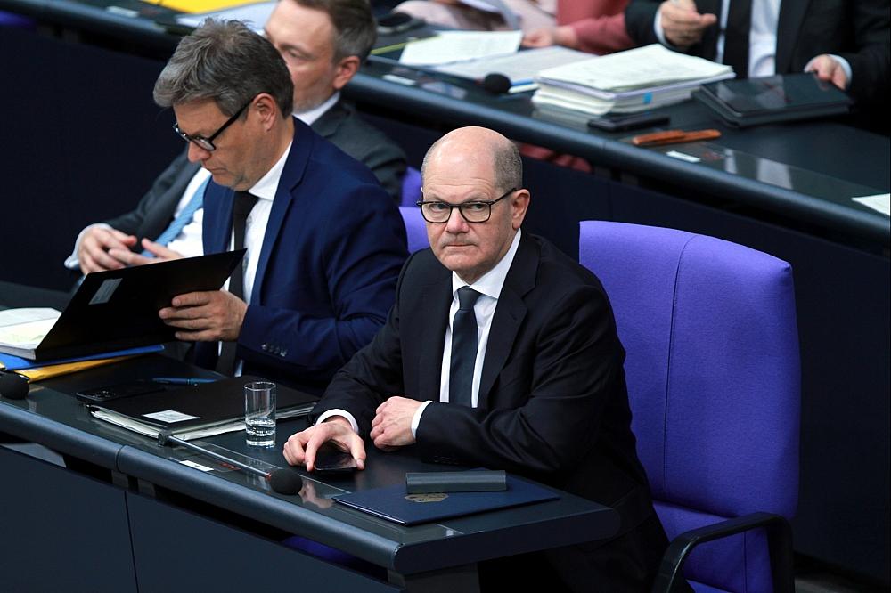 Olaf Scholz mit Robert Habeck und Christian Linder (Archiv)