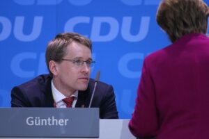 Daniel Günther und Angela Merkel (Archiv)