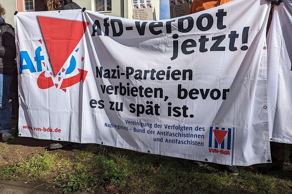 Protestbanner für ein AfD-Verbot (Archiv)