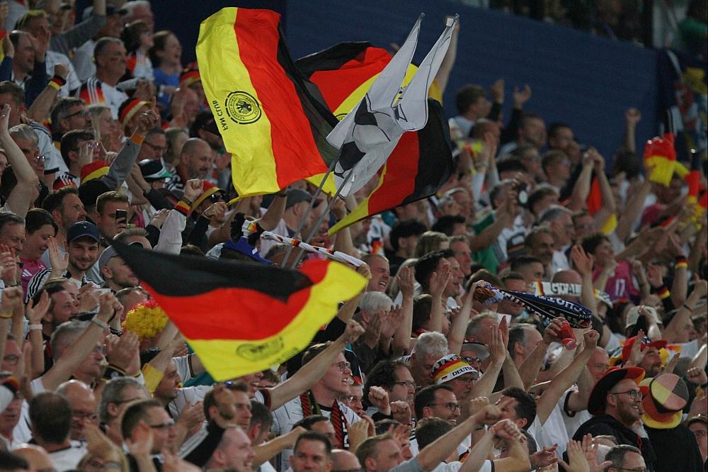 Fans der deutschen Fußball-Nationalmannschaft (Archiv)