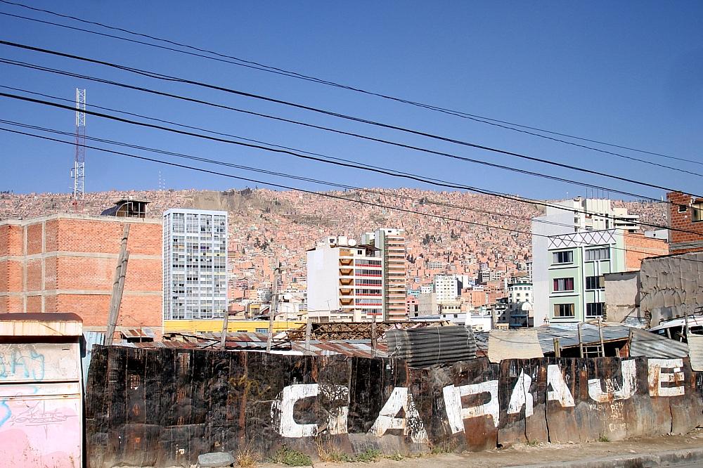 Stromleitung in Boliviens Hauptstadt La Paz (Archiv)