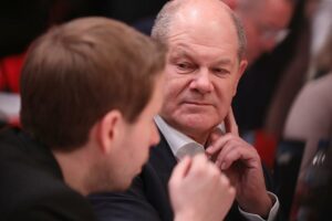 Kevin Kühnert und Olaf Scholz (Archiv)