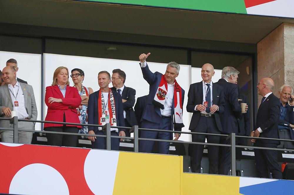 Ehrengäste im Stadion (Archiv)