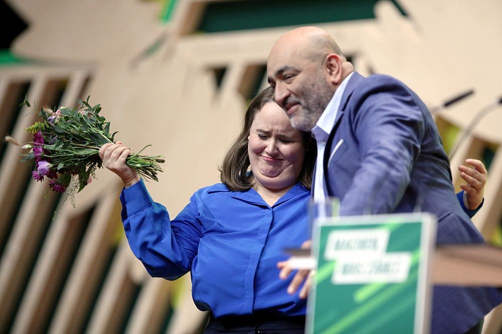 Ricarda Lang und Omid Nouripour bei ihrer Wiederwahl auf der 49. Bundesdelegiertenkonferenz (Archiv)