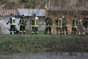 Feuerwehr bei einer Hochwasserlage (Archiv)