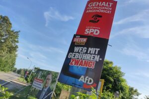 Wahlplakate von AfD und SPD zur Landtagswahl in Thüringen (Archiv)