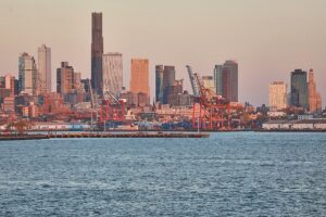 Industrieanlagen und Hafen in New York/Brooklyn (Archiv)