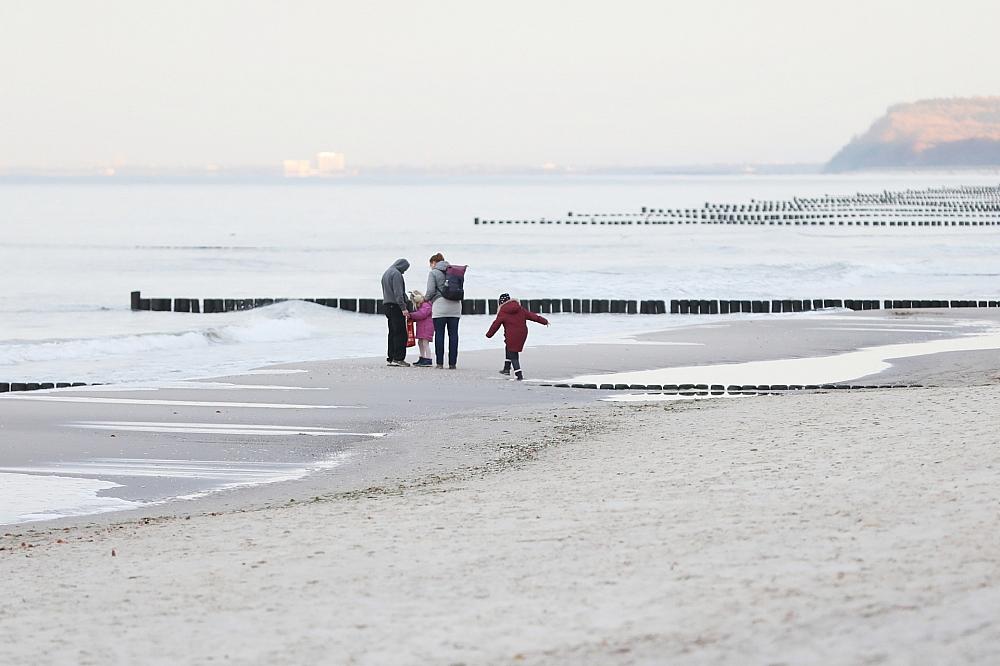 Familie am Strand (Archiv)