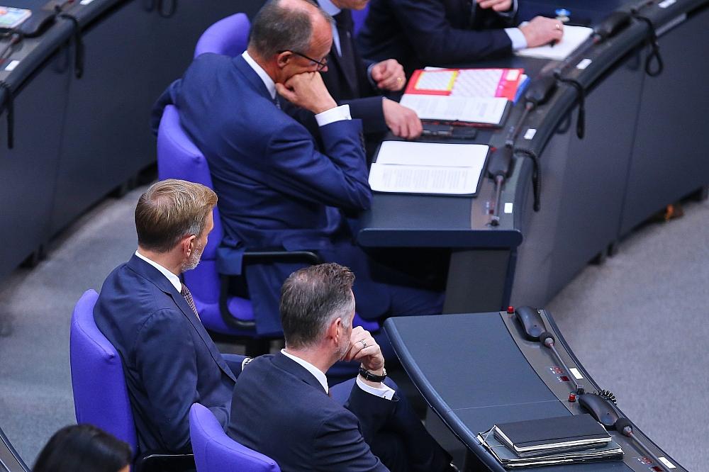 Christian Lindner und Friedrich Merz im Bundestag (Archiv)