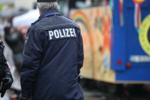 Polizei im Karneval (Archiv)