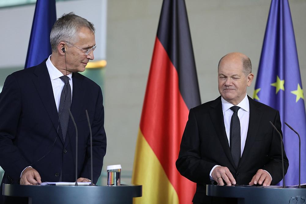 Jens Stoltenberg und Olaf Scholz (Archiv)