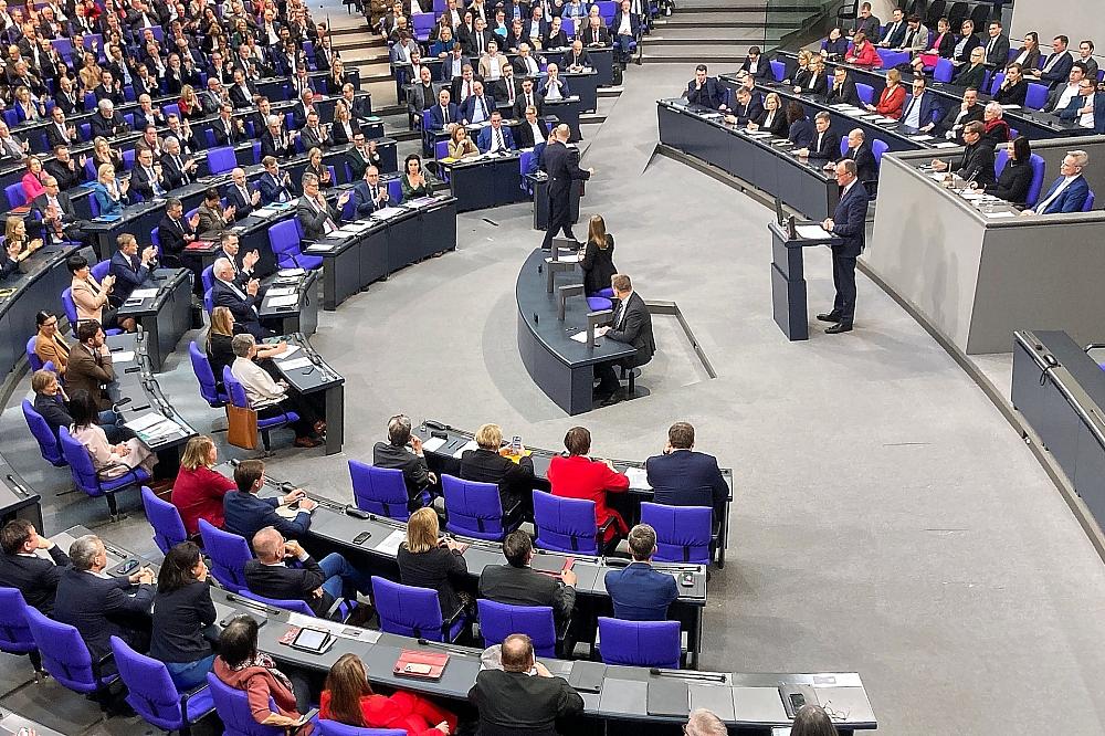 Bundestag debattiert über "Zustrombegrenzungsgesetz" (Archiv)