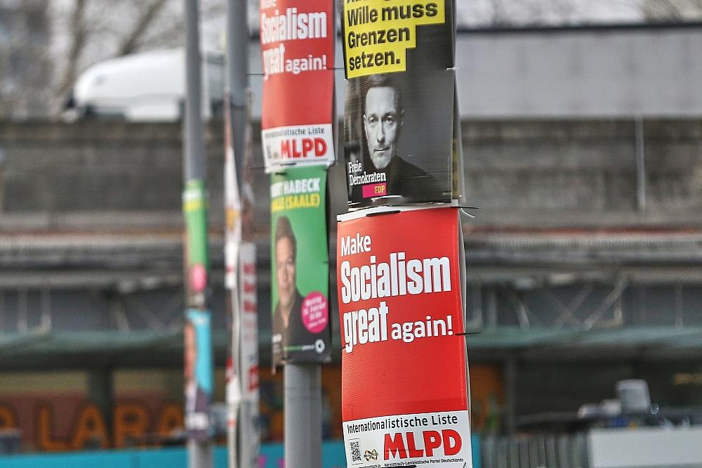 Wahlplakate zur Bundestagswahl am 11.02.2025