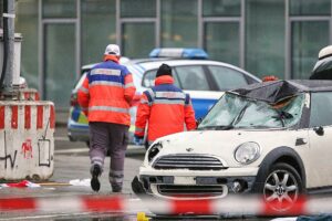 Auto fährt in München in Menschenmenge (Archiv)