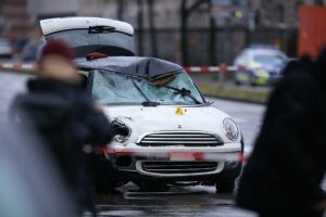 Auto fährt in München in Menschenmenge (Archiv)