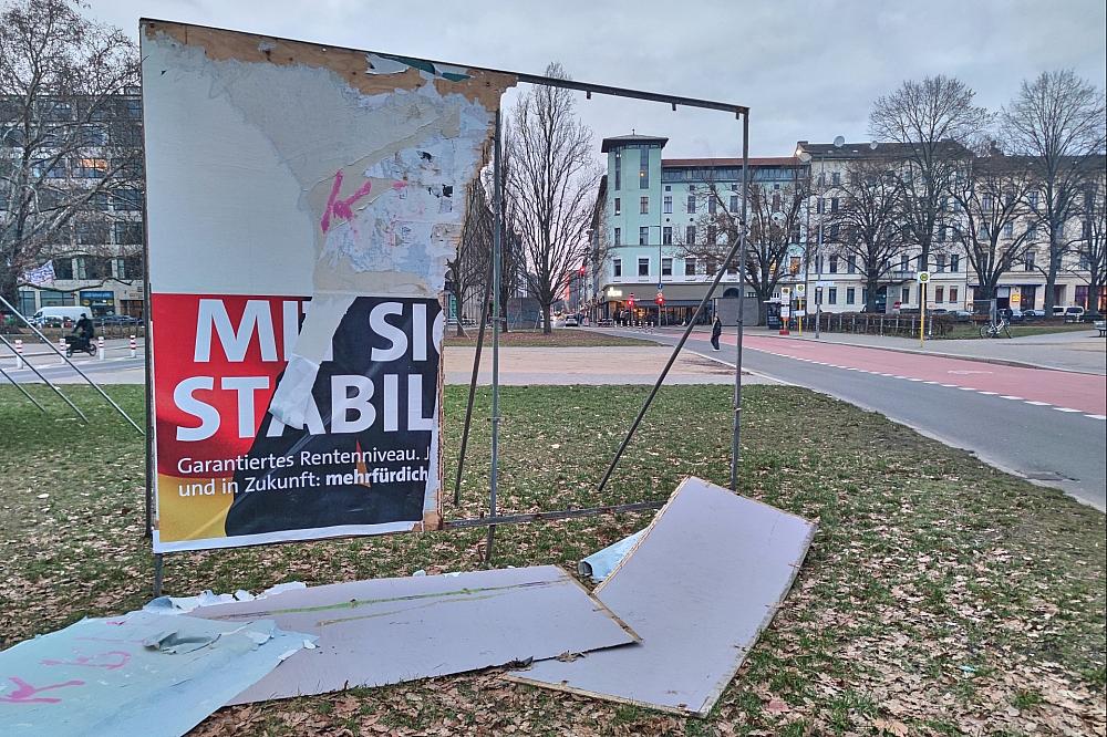 Zerstörtes SPD-Wahlplakat (Archiv)