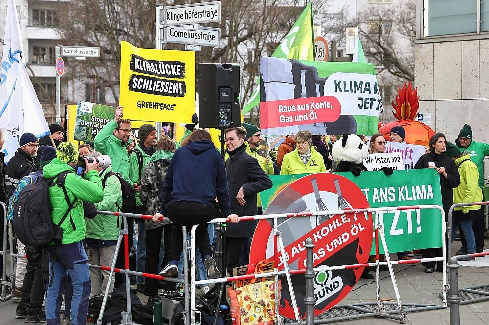 Umweltaktivisten protestieren am 13.03.2025