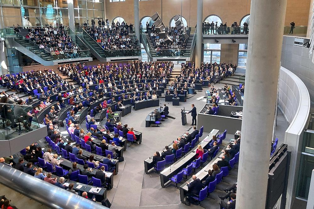 Bundestag entscheidet über Grundgesetzänderung am 18.03.2025