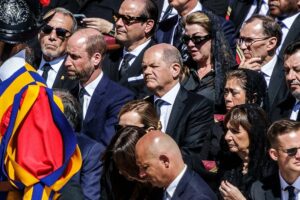 Olaf Scholz beim Papst-Begräbnis am 26.04.2025