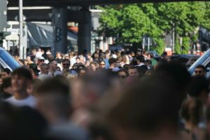 Menschen auf der Straße (Archiv)