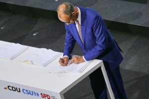 Friedrich Merz bei Unterzeichnung des Koalitionsvertrag am 05.05.2025
