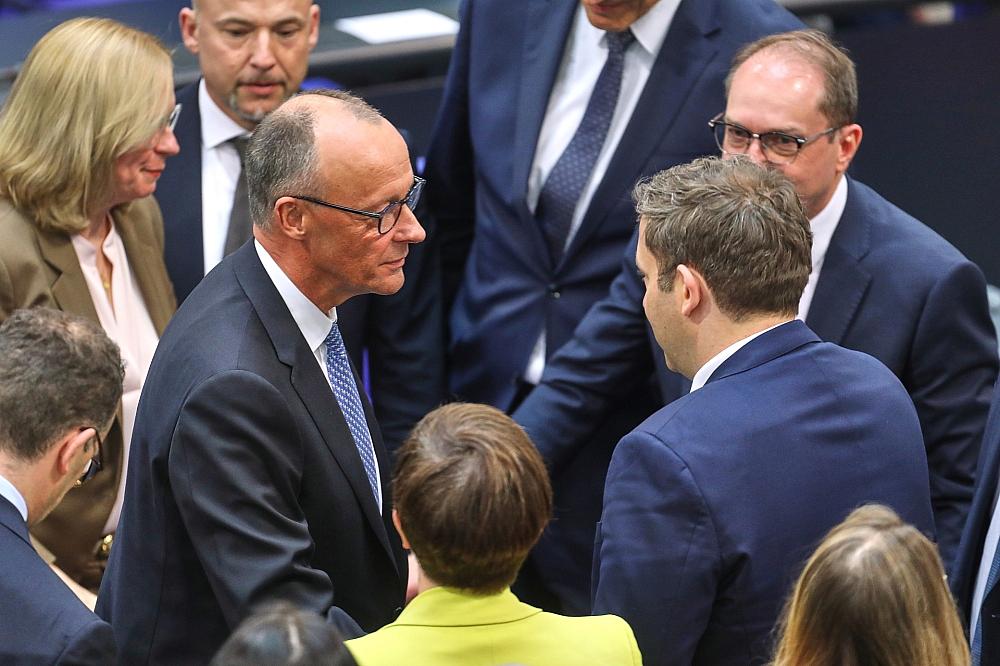 Friedrich Merz bekommt Glückwünsche nach der Kanzlerwahl am 06.05.2025
