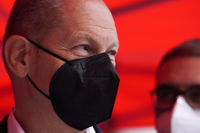 Vizekanzler Scholz wirbt für Corona-Impfungen und kostenpflichtige Tests