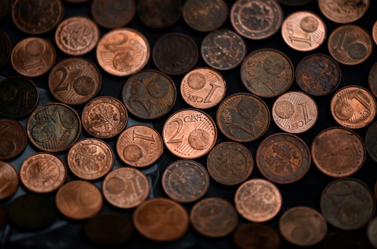 Umfrage: Corona-Krise belastet vor allem arme Familien finanziell