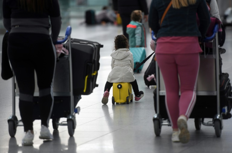 Lauterbach warnt vor Infektionswelle durch Reiserückkehrer