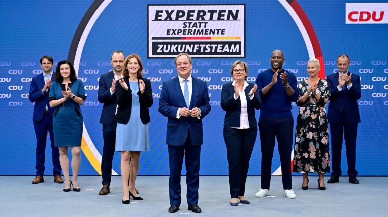 Laschet will mit "Zukunftsteam" Trendwende im Wahlkampf schaffen