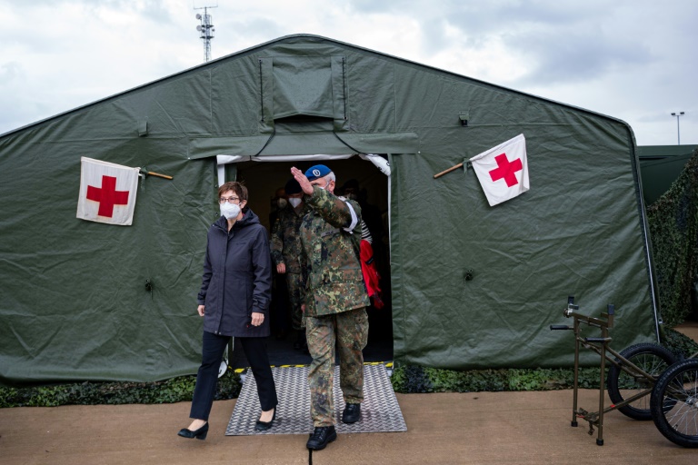 Kramp-Karrenbauer kündigt "schnellstmögliche" Rückführungen aus Afghanistan an