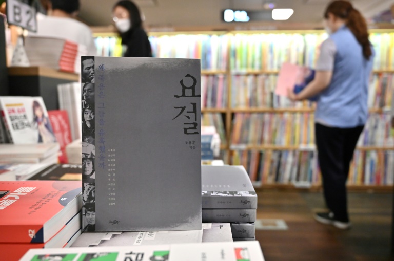 Vergriffenes Buch dank K-Pop-Boyband BTS nun Bestseller