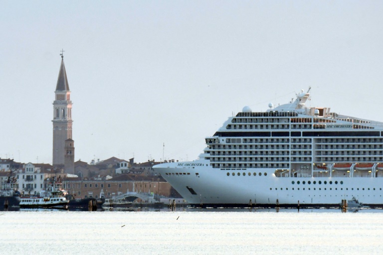 Erstes Kreuzfahrtschiff legt nach 17 Monaten in Venedig an