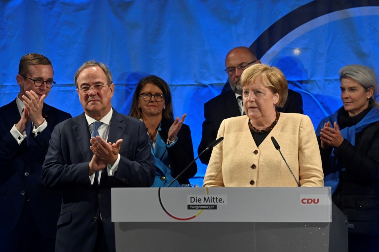 Merkel bewirbt Laschet als Garanten für Arbeitsplätze und Sicherheit