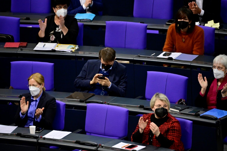 Umfrage unter Abgeordneten zu Impfpflicht zeigt große Differenzen