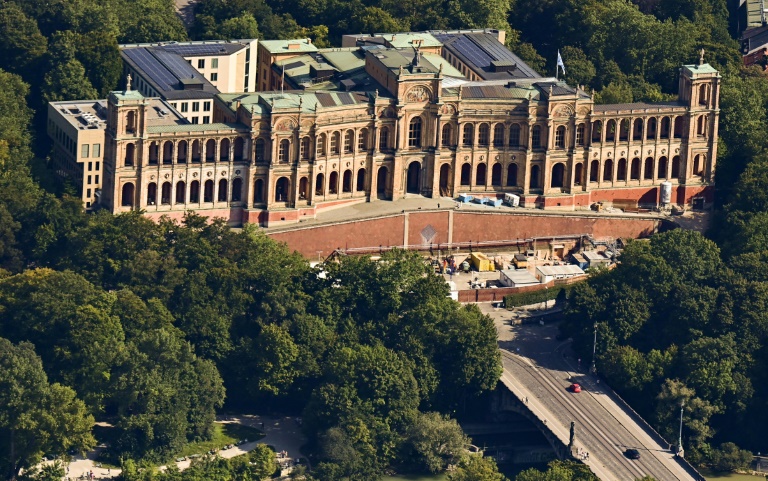 Bayerische Abgeordnete müssen vorläufig im Landtag weiter Maske tragen