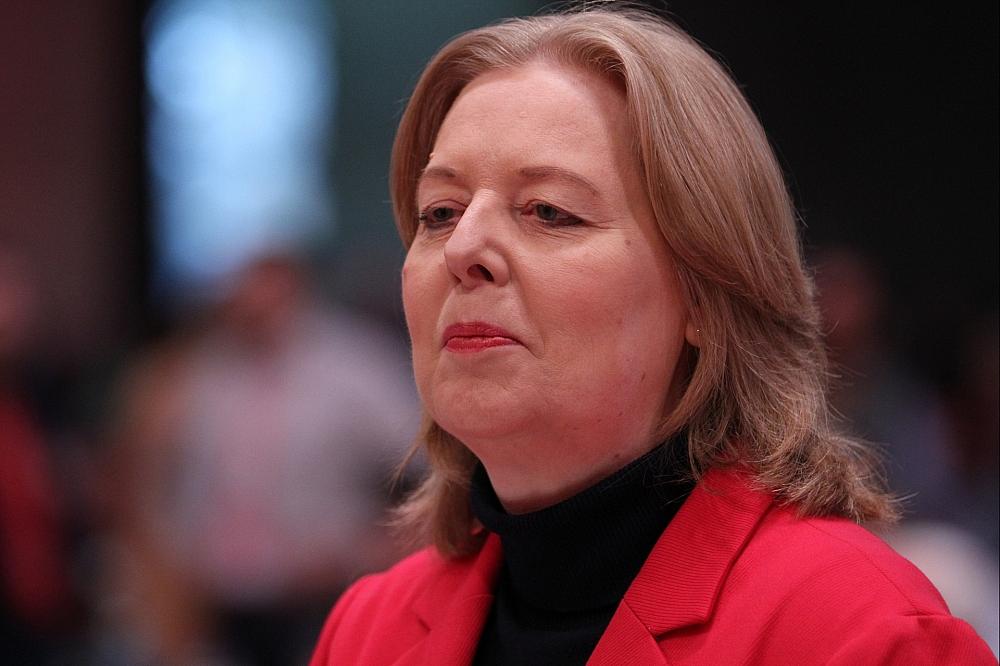 Bas hält sich Kandidatur für SPD-Parteivorsitz offen