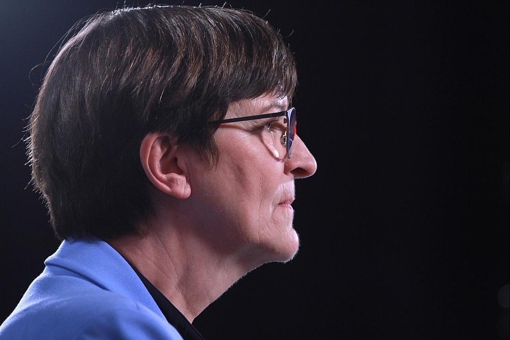 Esken drängt auf Verabschiedung von Demokratiefördergesetz