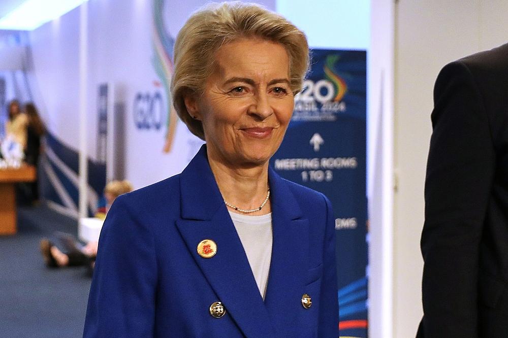 Laschet verteidigt Karlspreis für von der Leyen
