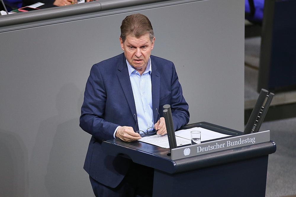 Stegner sieht Politik „an einer Weggabelung“