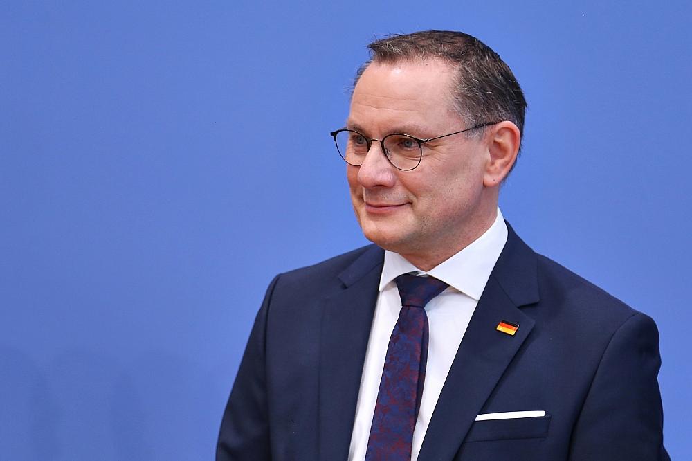 AfD-Chef Chrupalla zeigt Verständnis für Trumps Zölle