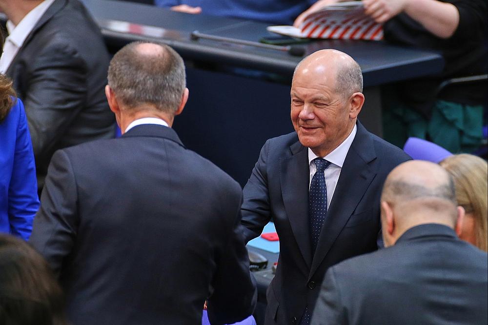 Scholz blickt mit „gewisser Gespanntheit“ auf Merz-Kanzlerwahl