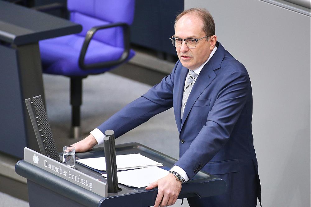 Grüne kritisieren Dobrindts „Migrations-Theater“