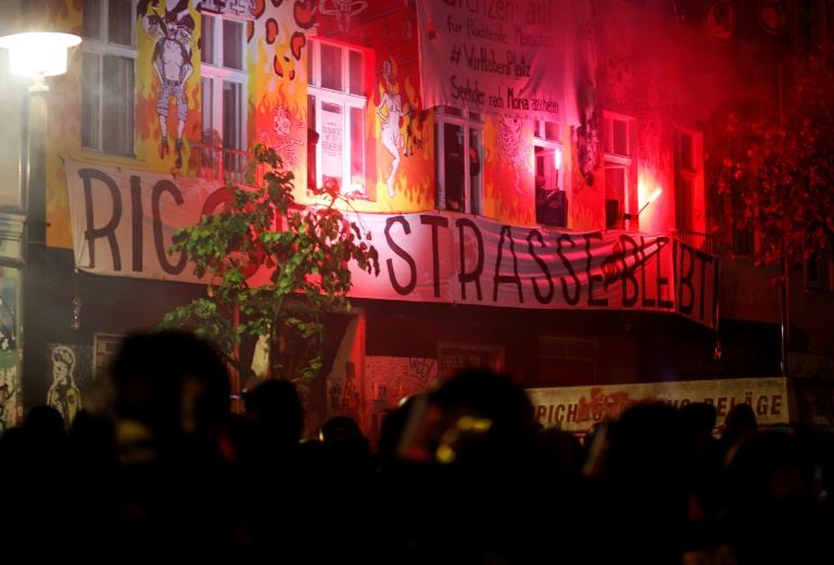 Bewohner von besetztem Berliner Haus müssen Brandschutzbegehung dulden