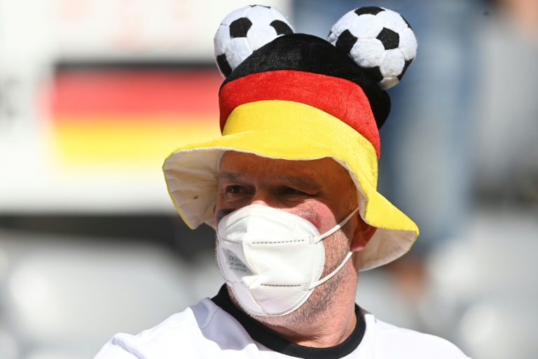 Politiker warnen wegen Delta-Variante vor zu großer Sorglosigkeit im Sommer