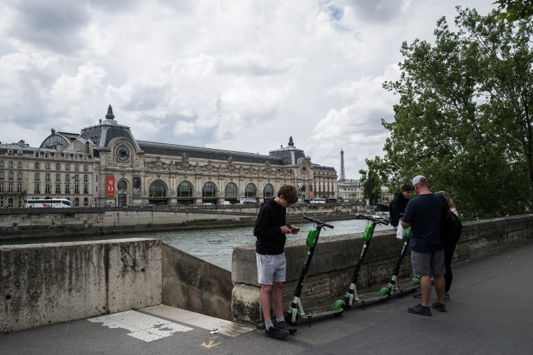 Paris droht E-Scooter-Betreibern mit Lizenz-Entzug