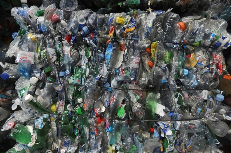 Continental stellt ab 2022 Reifen aus recycelten PET-Flaschen her